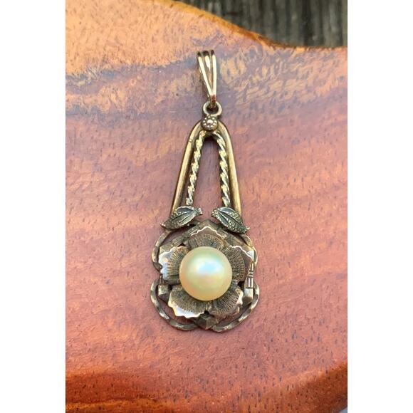 Antique Gold filled Flower and Pearl Pendant - Picture 2 of 5
